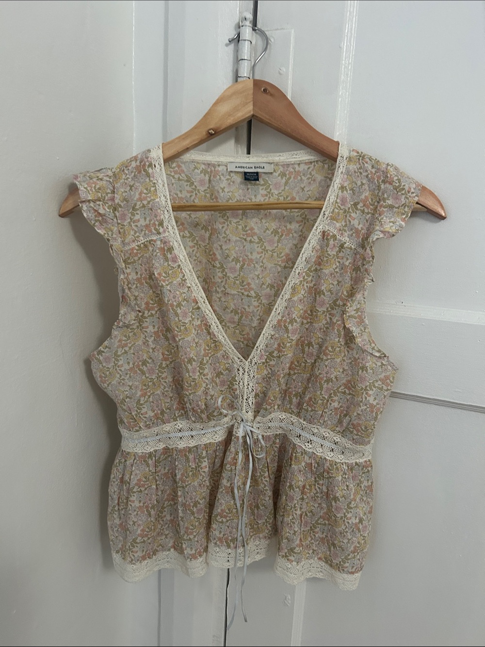 American Eagle Outfitters Cream Floral Lace-Trim Sleeveless Peplum Top